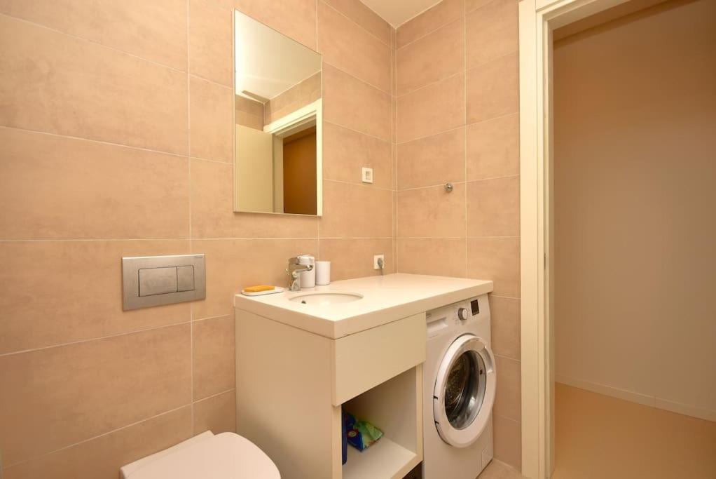 Brand New ! Seaside Apt With Poolview & Parking Будва Екстериор снимка